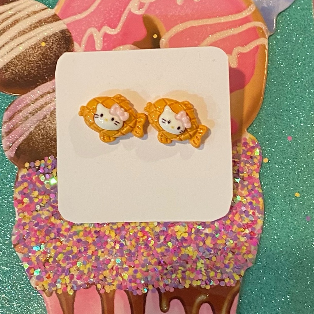 Hello Kitty stud fish Earring
